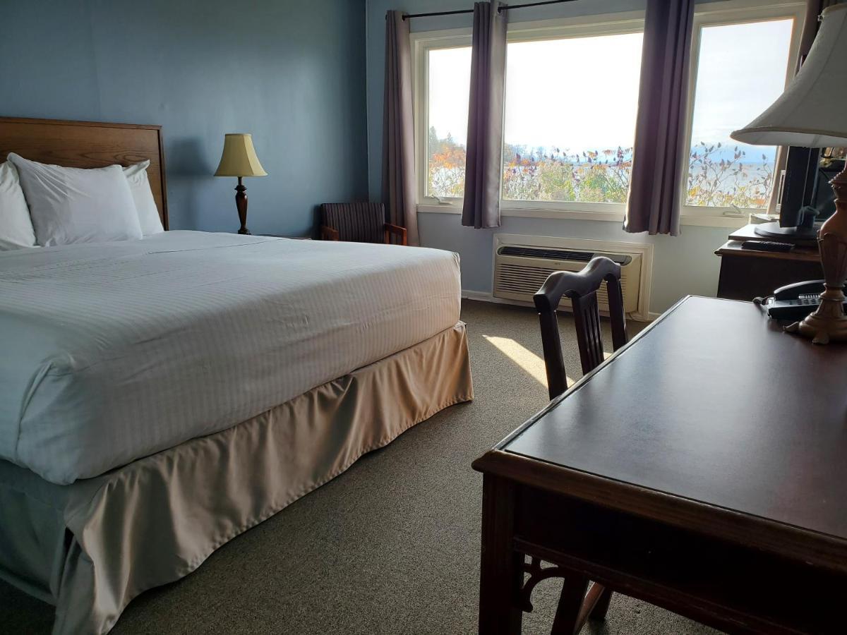 Carolyn Beach Inn Thessalon Extérieur photo