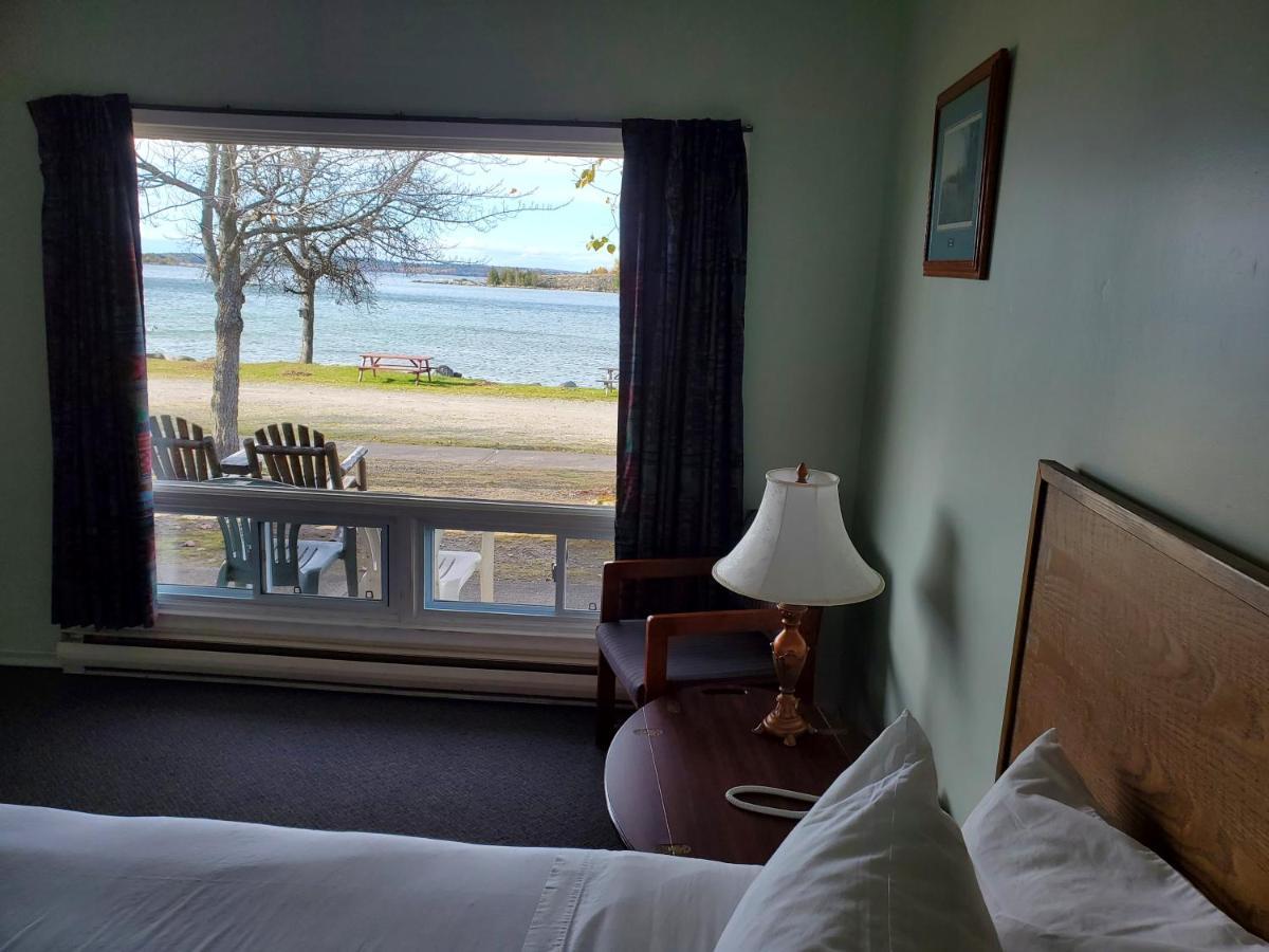 Carolyn Beach Inn Thessalon Extérieur photo