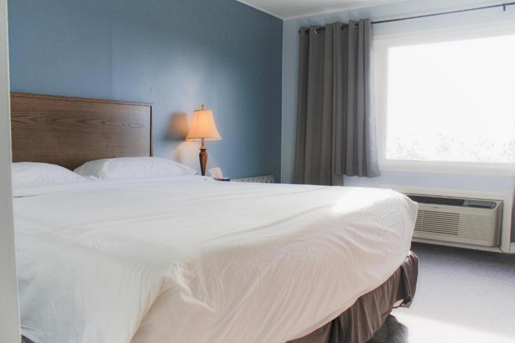 Carolyn Beach Inn Thessalon Extérieur photo