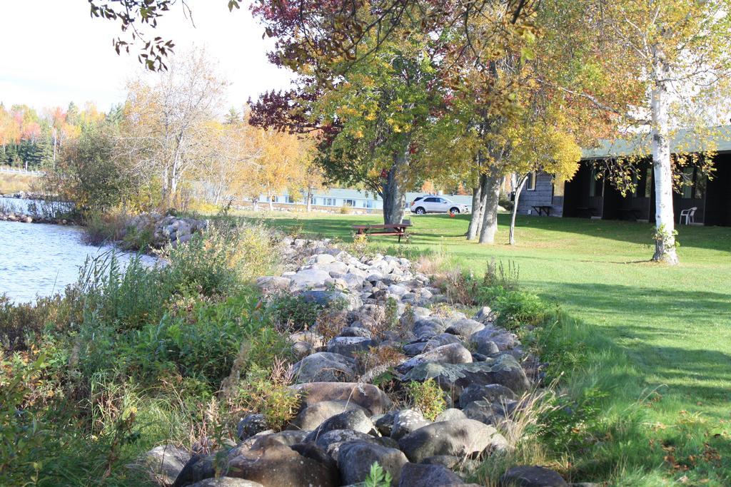 Carolyn Beach Inn Thessalon Extérieur photo