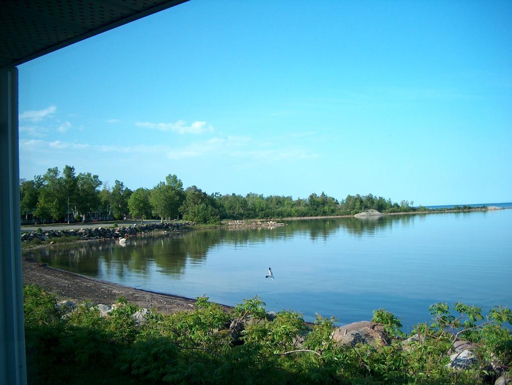 Carolyn Beach Inn Thessalon Extérieur photo