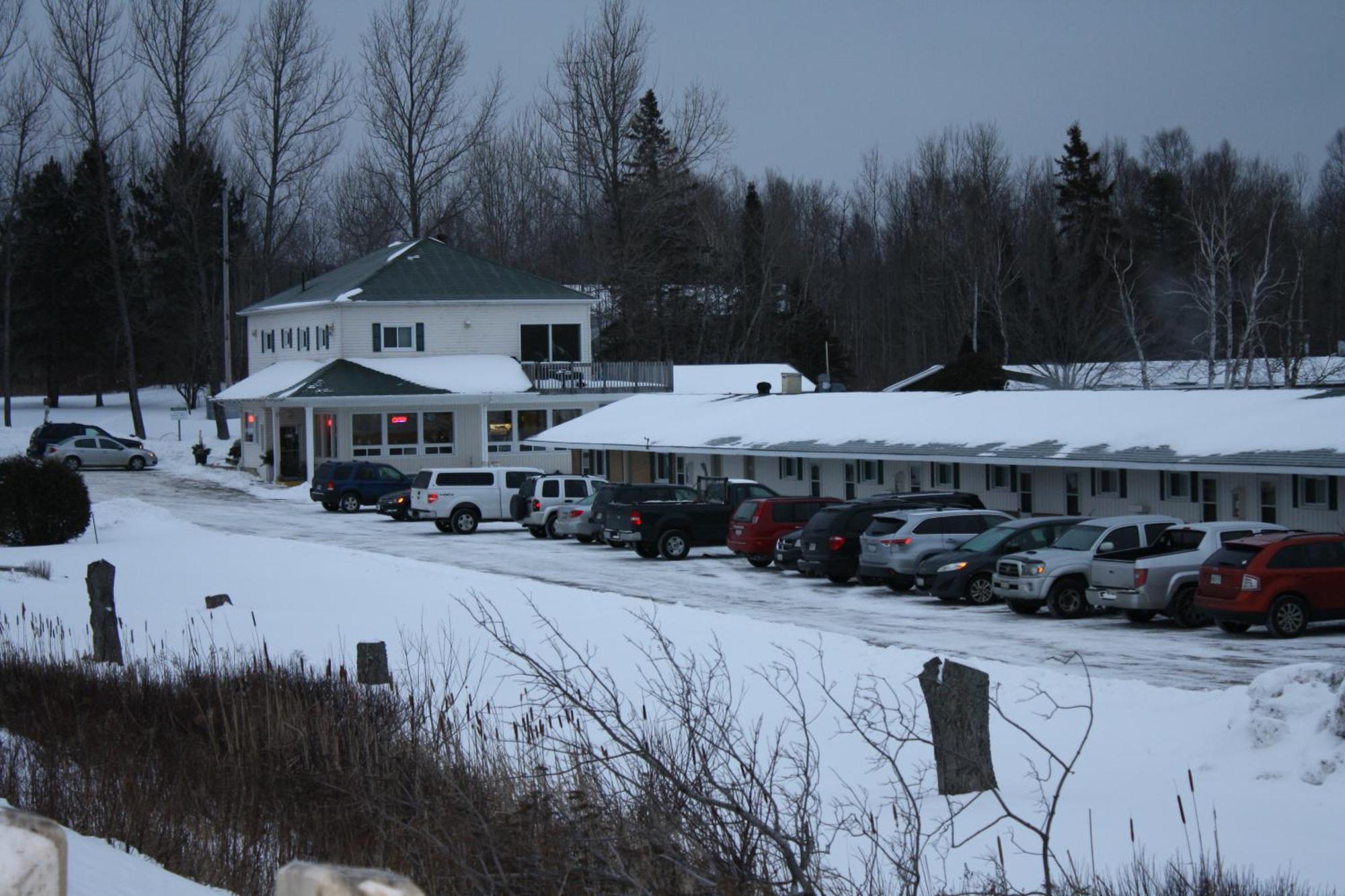 Carolyn Beach Inn Thessalon Extérieur photo