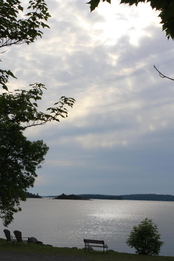 Carolyn Beach Inn Thessalon Extérieur photo
