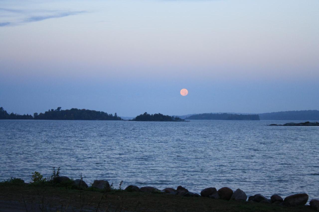Carolyn Beach Inn Thessalon Extérieur photo